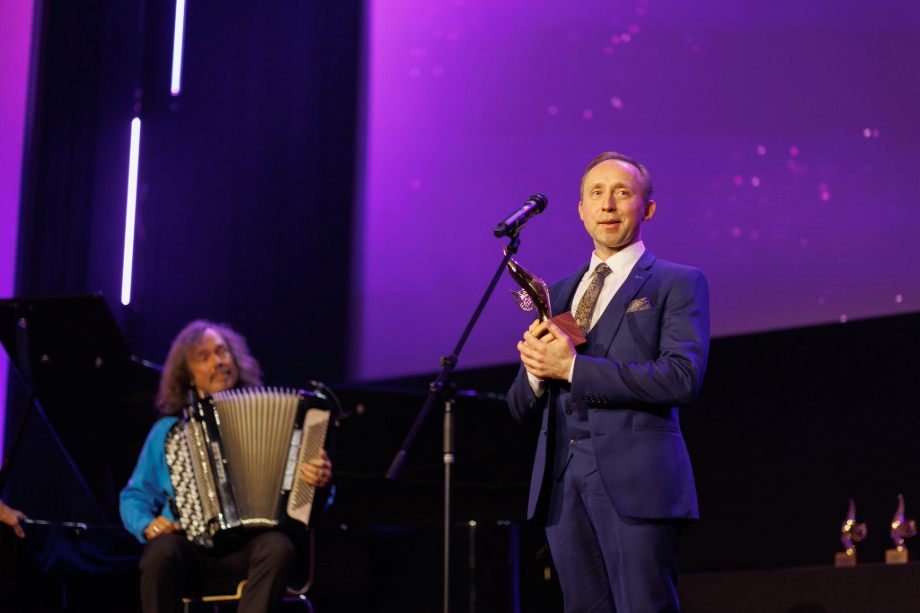 Veselības centru apvienība dentist Ģirts Bīriņš awarded at the Annual Medical Awards
